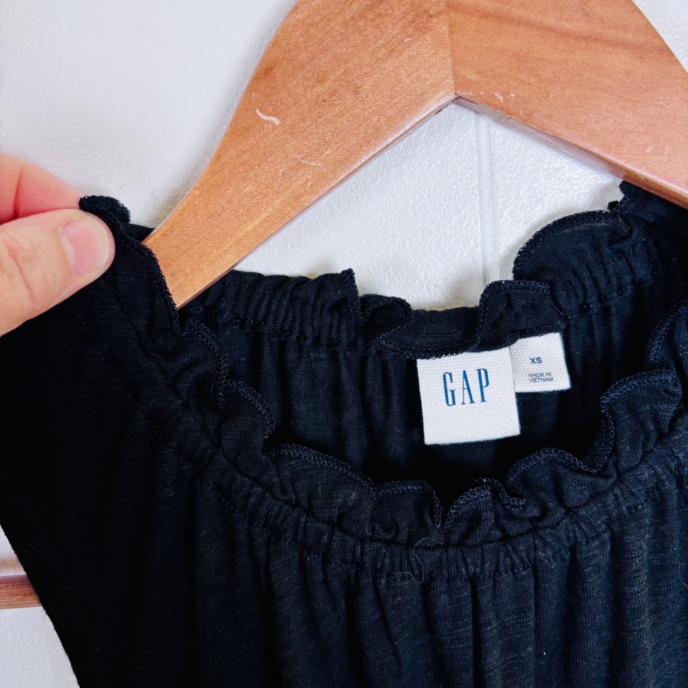 GAP Ruffle Neck Tank Top Sleeveless Casual Everyday Black Womens Size XS - Picture 5 of 8